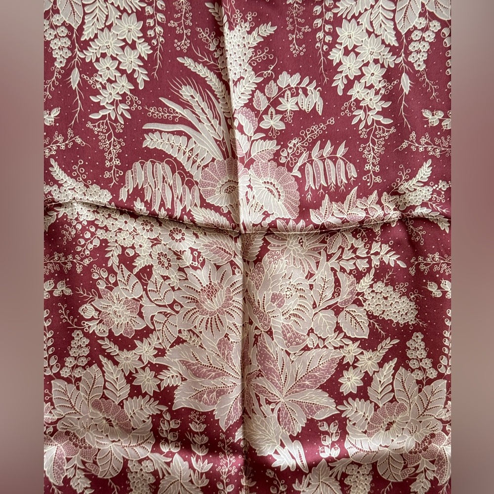 Smithsonian “Wisteria Lace” Silk Scarf NWT - Picture 6 of 9